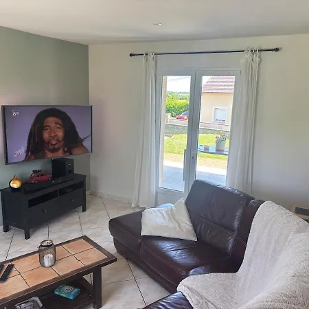 Сasa de vacaciones Cozy And Spacious House In *