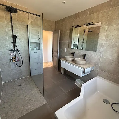Cozy And Spacious House In Сasa de vacaciones Loudun